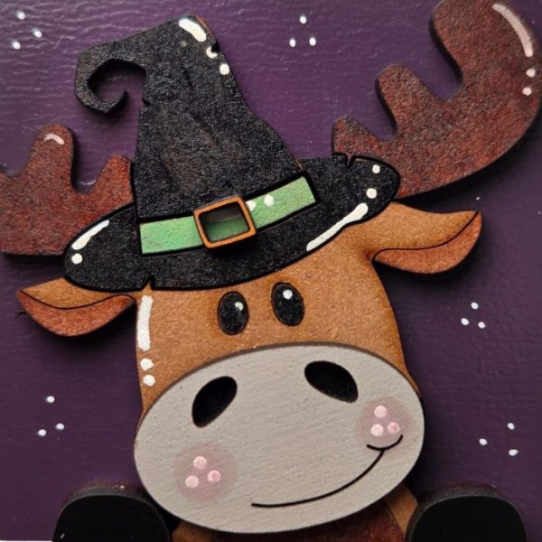 Moose with Witch Hat 01